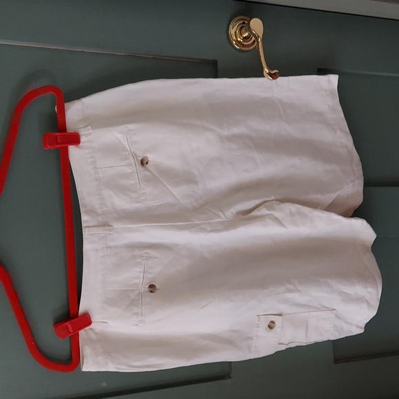 Womens shorts - Picture 2 of 3